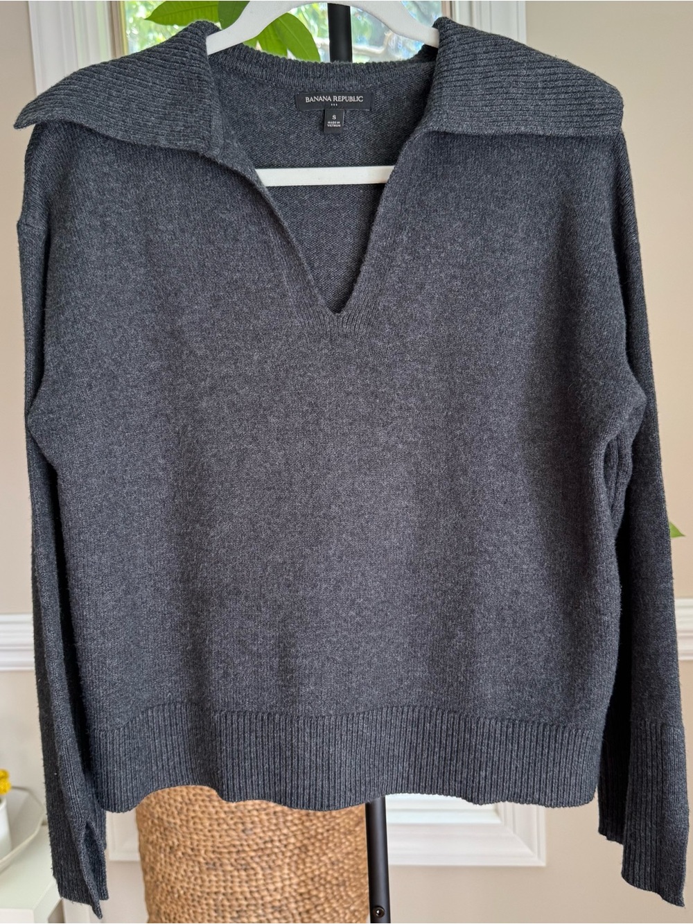 Banana Republic Gray V-Neck Sweater Ribbed Collar Cotton Wool Blend Size S